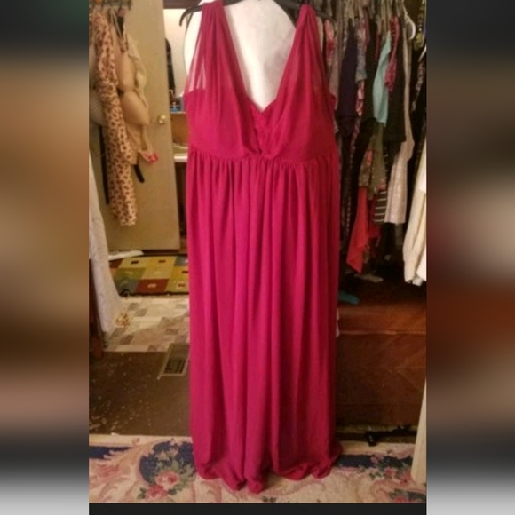 Burgundy brides maid dress - Picture 7 of 8